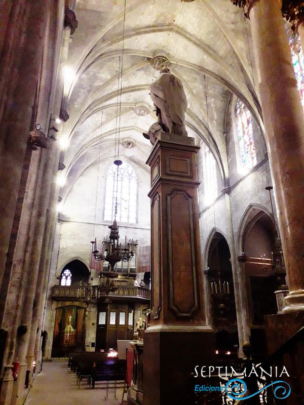 17.8.2025 Interior del temple.  Plaça de Sant Just -  J. Bibià