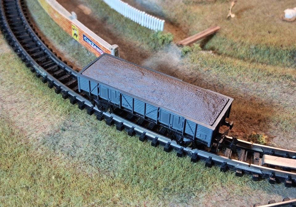 21.11.2025 Vagó mig amb grava.  Ibertren -  J. Bibià