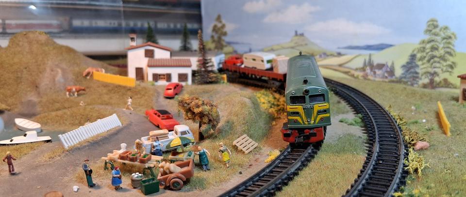 26.11.2025 Locomotora Alco 2100 d'Ibertren 3N i rodant sobre maqueta 802 d'Ibertren.  -  J. Bibià