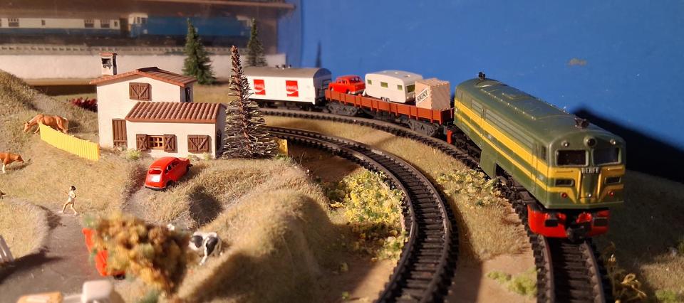 26.11.2025 Locomotora Alco 2100 d'Ibertren 3N i rodant sobre maqueta 802 d'Ibertren.  -  J. Bibià