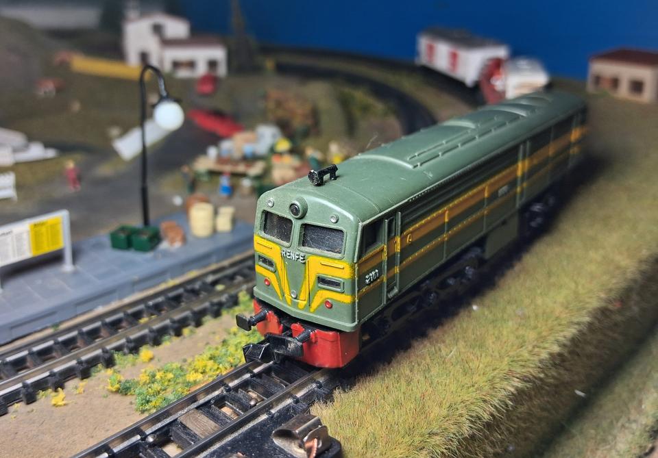 26.11.2025 Locomotora Alco 2100 d'Ibertren 3N i rodant sobre maqueta 802 d'Ibertren.  -  J. Bibià