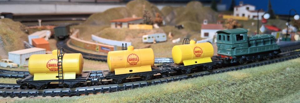 27.11.2025 Composició cisternes i tractor de la SNCF. Ibertren  -  J. Bibià