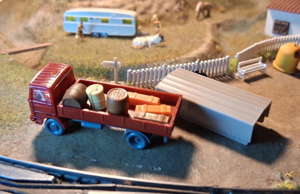 23.1.2026 Camió de Wiking amb el tendal rígida practicable amb càrregues.  -  J. Bibià