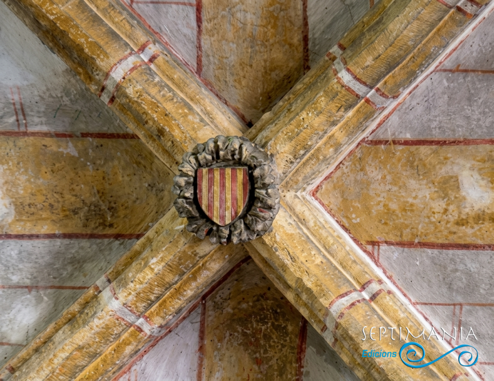 Clau de volta localitzada en una de les capelles annexes al claustre dels Jacobins. En ella podem veure les 4 barres. 24.4.2026 Clau de volta localitzada en una de les capelles annexes al claustre dels Jacobins. En ella podem veure les 4 barres. Tolosa de Llenguadoc. - J. Bibià