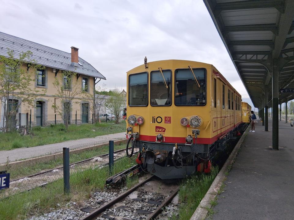 3.5.2026 El tren groc de la Cerdanya.  Estació de Querol. -  J. Bibià