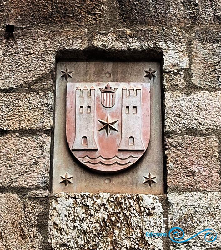 3.5.2026 Escut de Vilafranca de Conflent.  A l'edifici de l'Ajuntament  Catalunya Nord.  -  J. Bibià