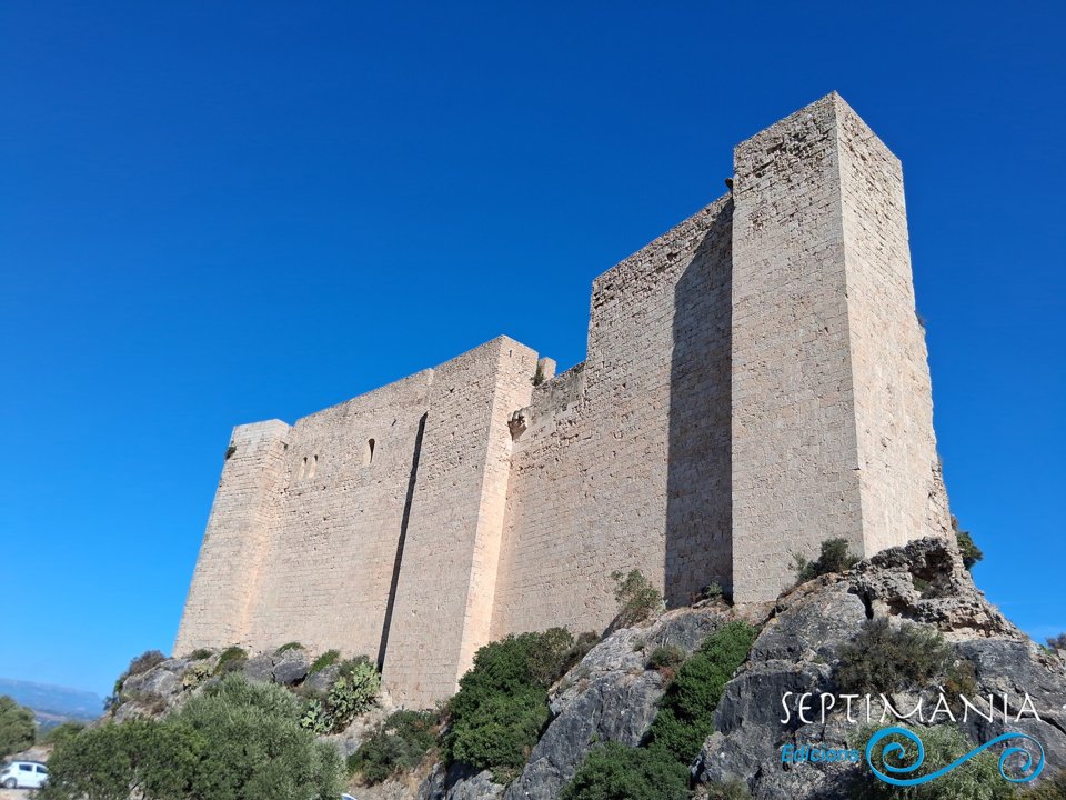20.9.2026 Façana oest del castell.  Castell de Miravet -  jordi bibia