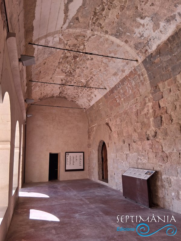 20.9.2026 Galeria prèvia a l'església.  Castell de Miravet -  jordi bibia