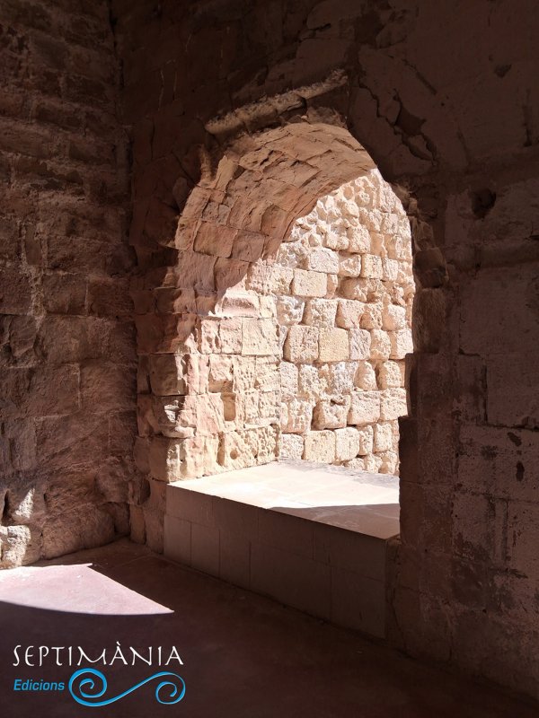 20.9.2026 Galeria prèvia a l'església.  Castell de Miravet -  jordi bibia