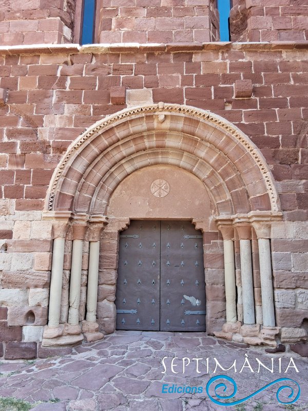25.9.2026 Porta d'accés a l'església.  Escornalbou -  jordi bibia