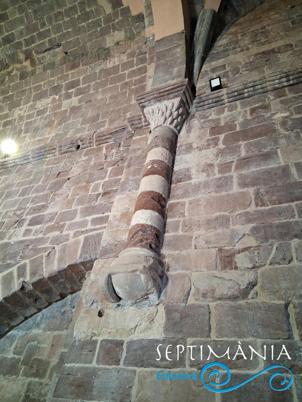 25.9.2026 Detall d'una columna. Interior del temple.  Escornalbou -  Jordi Bibià