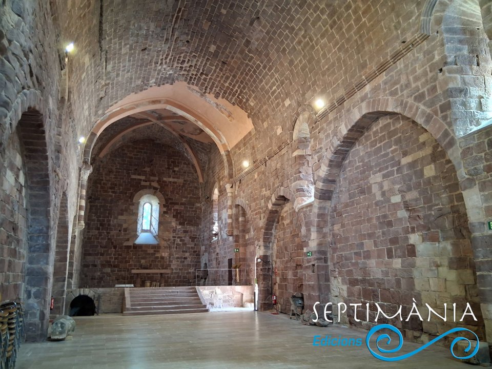 25.9.2026 Interior del temple.  Escornalbou -  Jordi Bibià