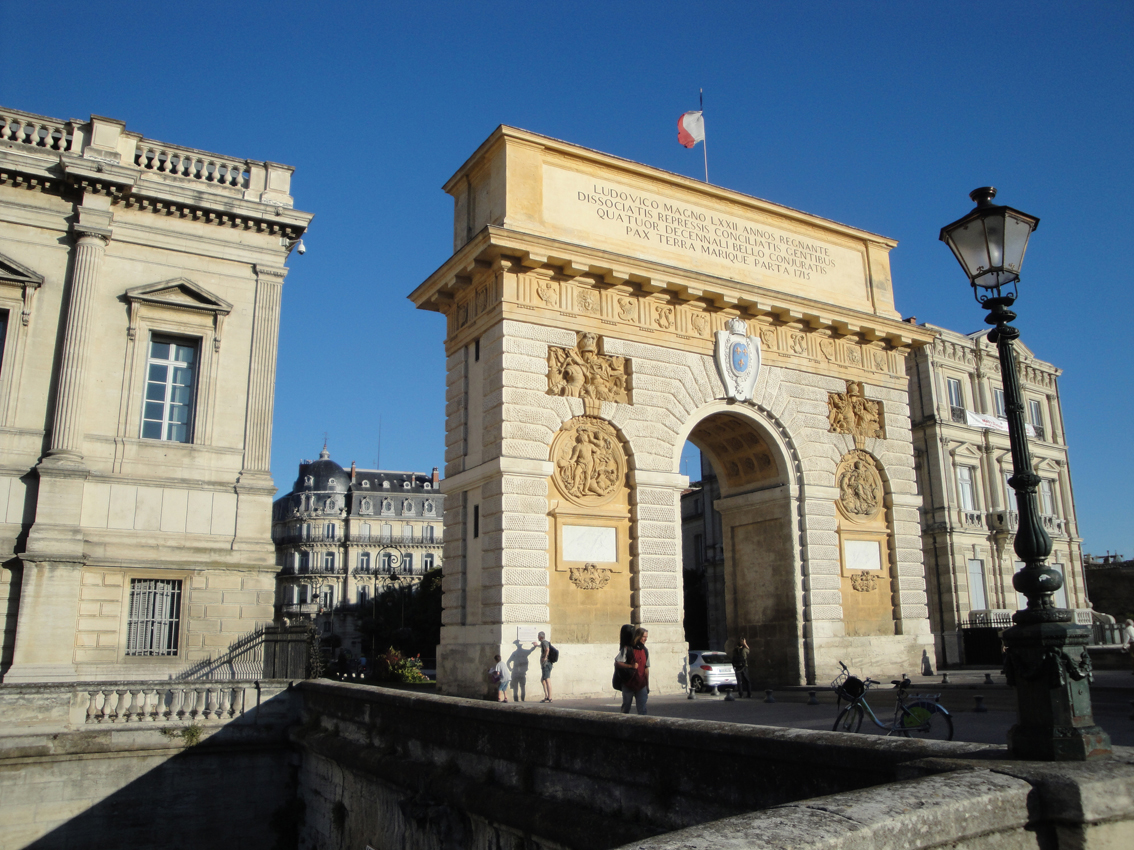 02.10.2009 La Porte de Peyrou (1691-1695). I com no podia ser, un arc del triomf indica l'entrada a la Ciutat de la Justícia            Montpeller -  Jordi Bibià
