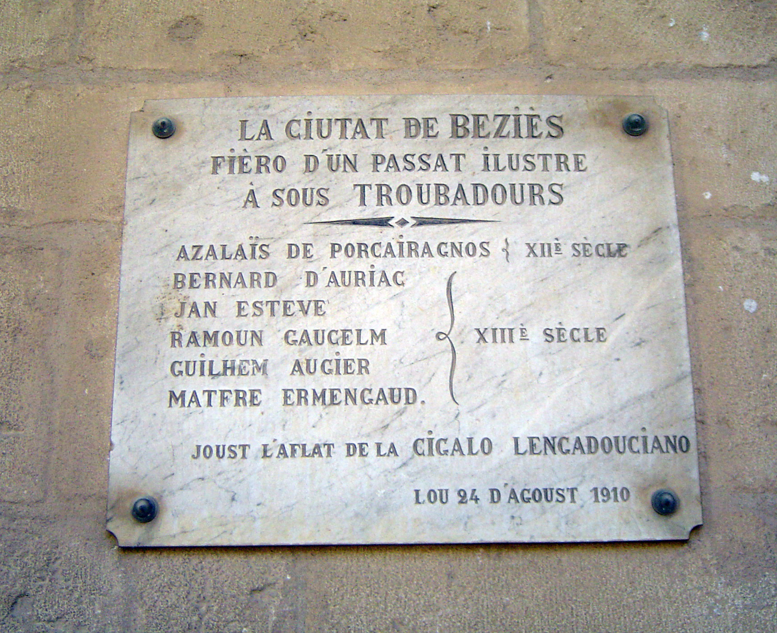 20.08.2009 Placa d'homenatge als seus trobadors i trobadora (Azalaïs).                      Besiers -  Jordi Bibià