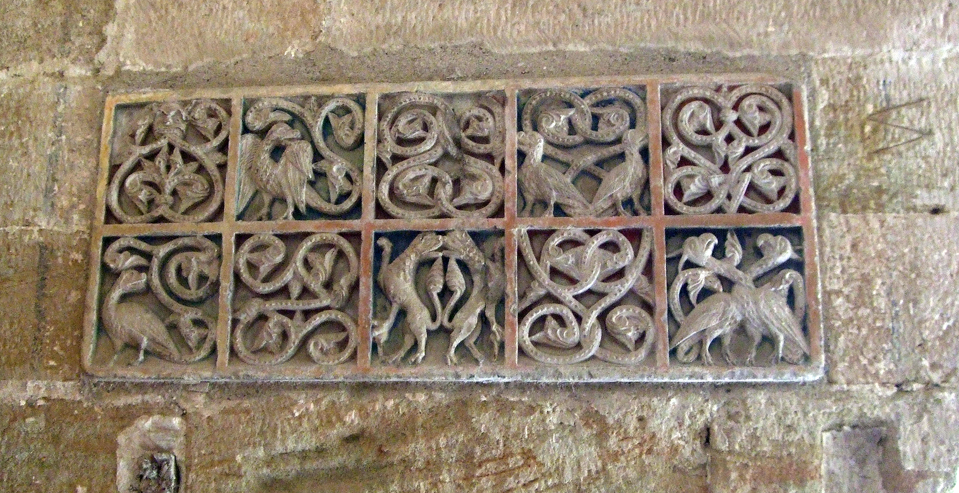 21.03.2008 Delicada ornamentació amb motius vegetals i animals localitzada al claustre de la Seu Vella  Seu Vella de Lleida -  Jordi Bibià