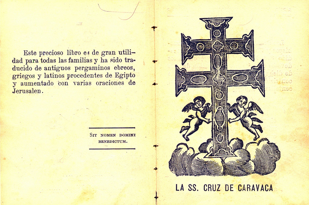 20.08.2010 Reproducció de la creu de Caravaca. Segons la tradició, aquesta creu fou introduïda a la Península i d'amagat, pels templers, i reb el nom de la població murciana que la custodia. Reproducció del llibre <em>Tesoro de oraciones</em>.  -  Jordi Bibià