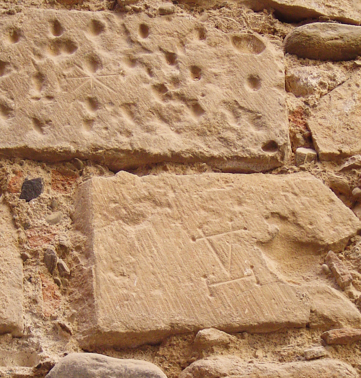 27.08.2010 Altra marca de picapedrer localitzada a l'església de l'Espluga de Francolí.  Espluga de Francolí. -  Jordi Bibià