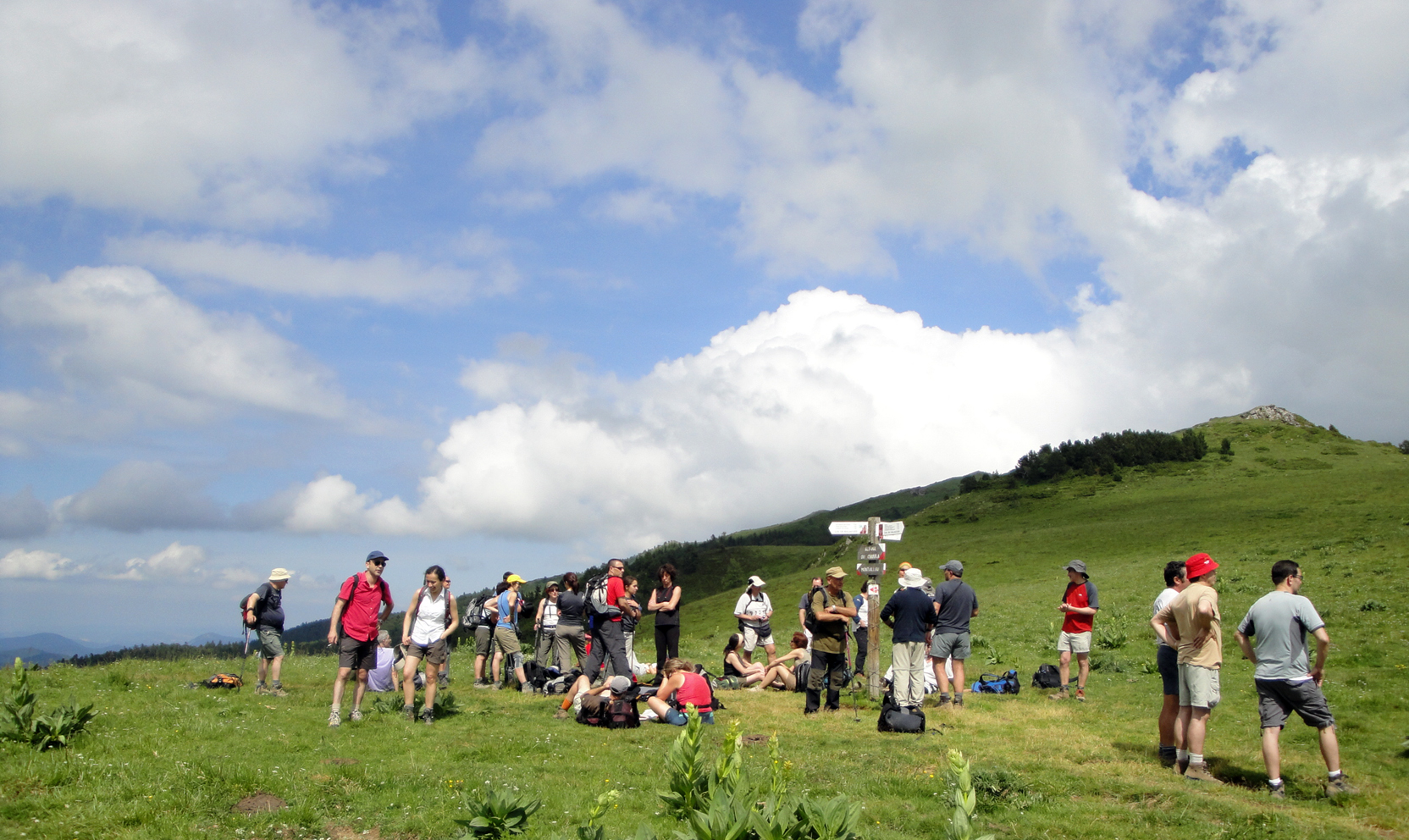 24.06.2009 Excursió a Montsegur amb el Centre Excursionista de Catalunya. De camí al castell amb una breu parada al <strong>Coll de Balagues</strong>.                      Montsegur -  Raquel