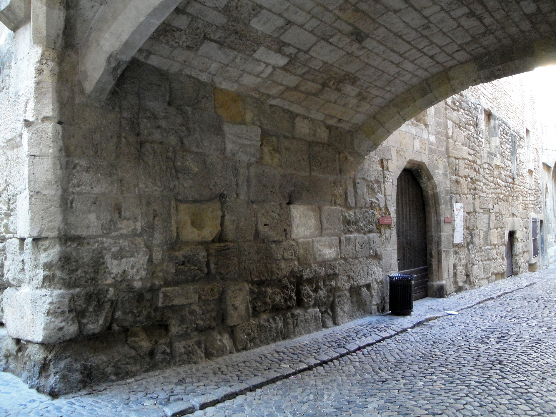 28.08.2009  L'arcada del <strong>Palau Vell</strong>.           Narbona -  Jordi Bibià