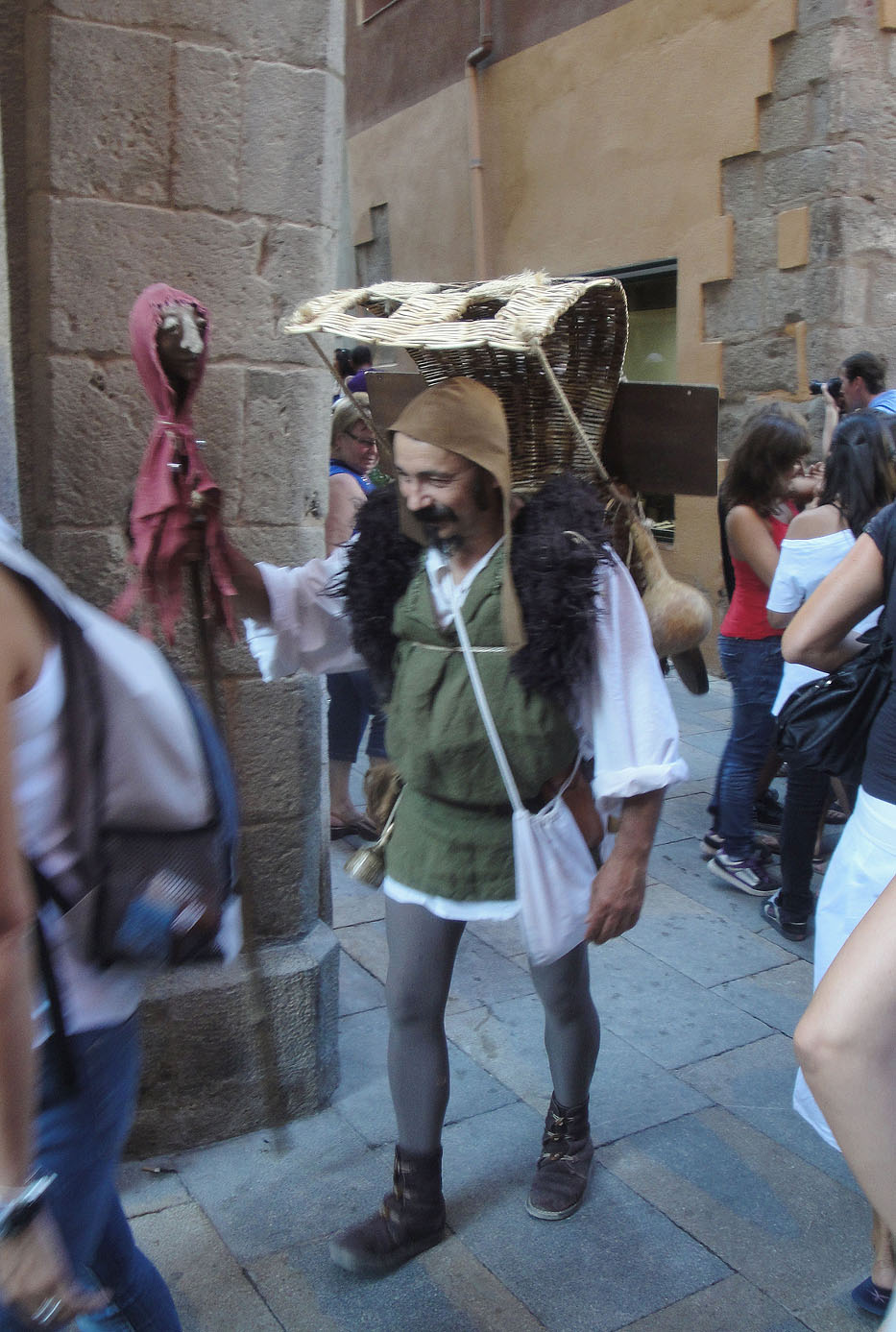 12.09.2010 La caracterització de personatges era present per tota el festival.  Castelló d'Empúries -  Jordi Bibià