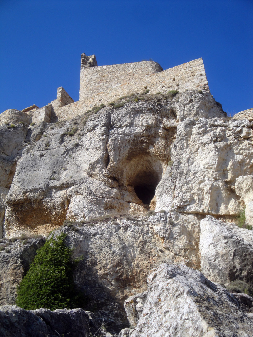 20.06.2012 Una imatge del castell en el trajecte del seu ascens  Morella -  Jordi Bibià