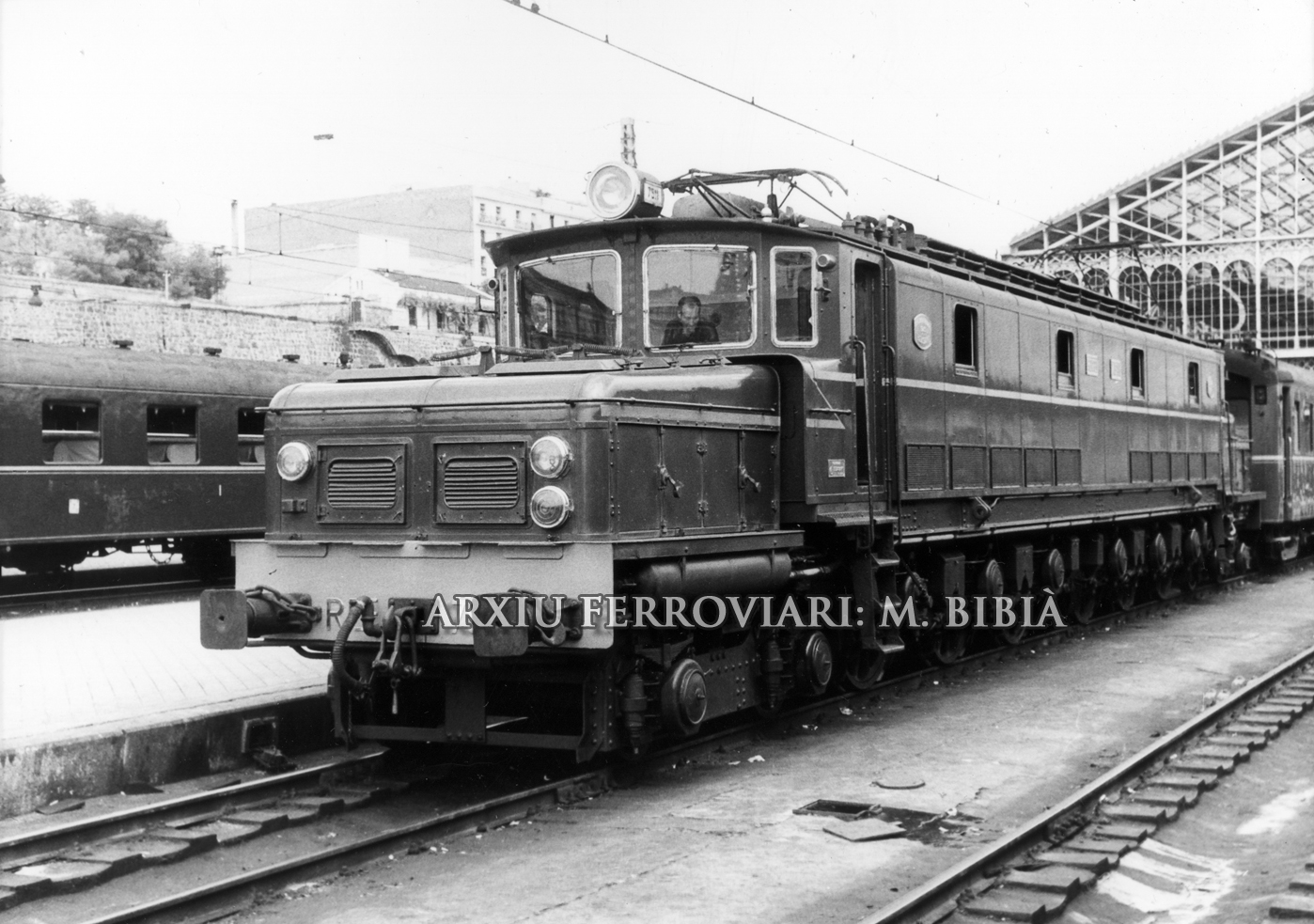 06.05.1958 Una Oerlinkon.  Estació Príncipe Pío de Madrid. -  Miquel Bibià