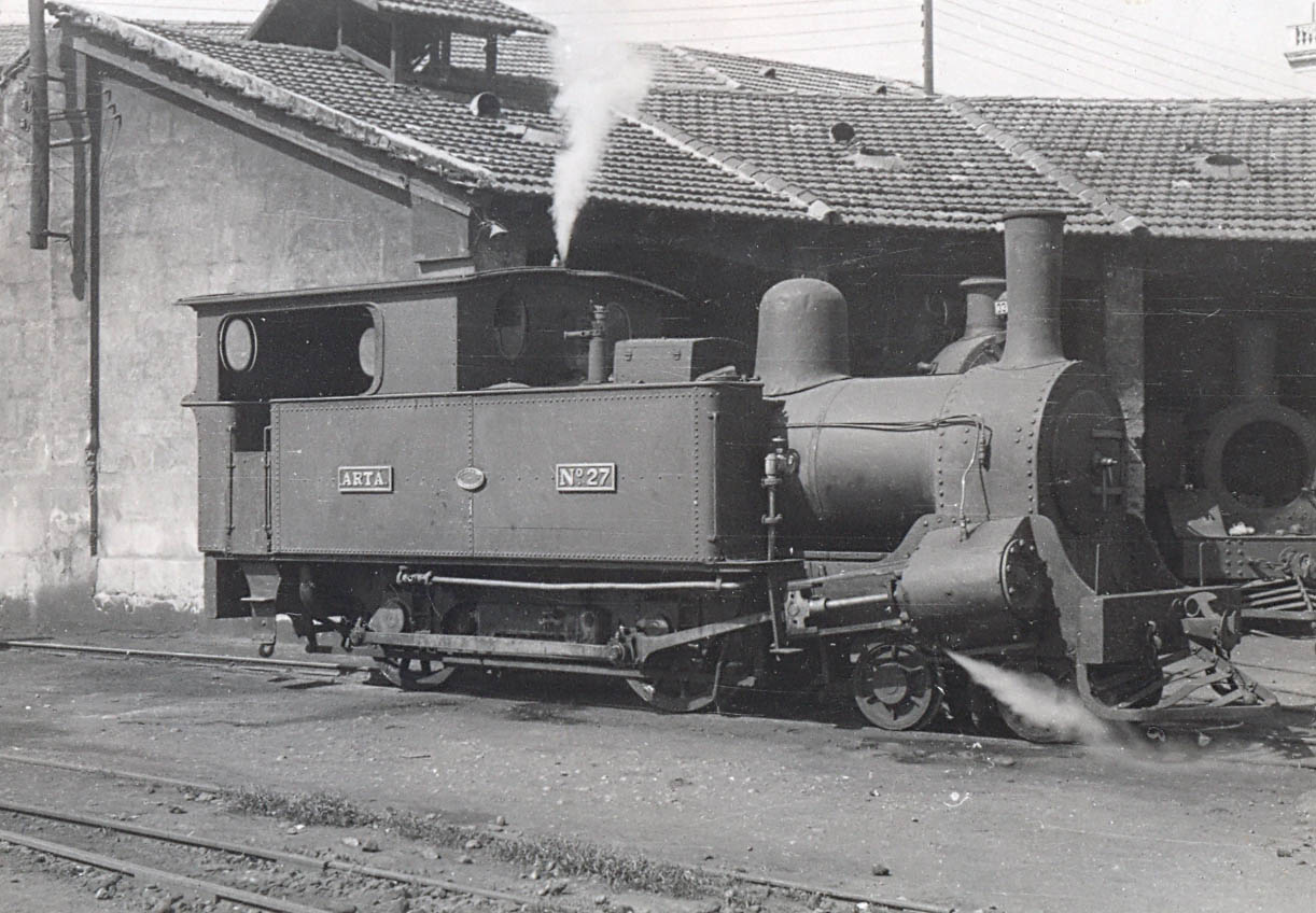 06.05.1958 Locomotora a la cotxera  -  Miquel Bibià