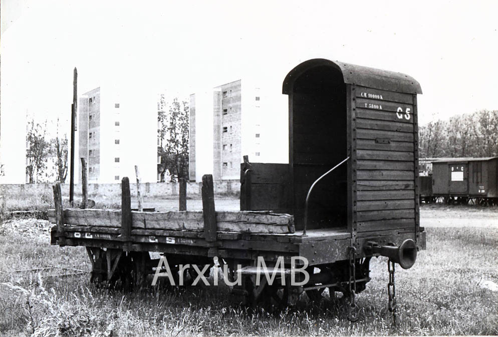 06.05.1958 El tren d'Olot. Vagó de càrrega.  -  Miquel Bibià
