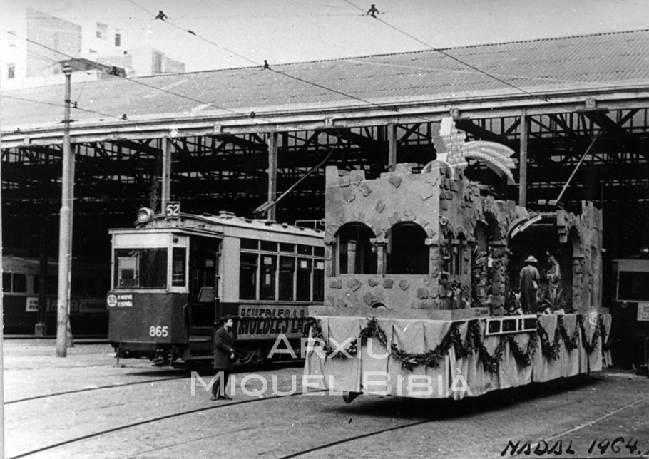 06.05.1958 Tranvia convertit en carrossa de la cabalgada de reis. Any 1964.  Barcelona -  Miquel Bibià Laplana