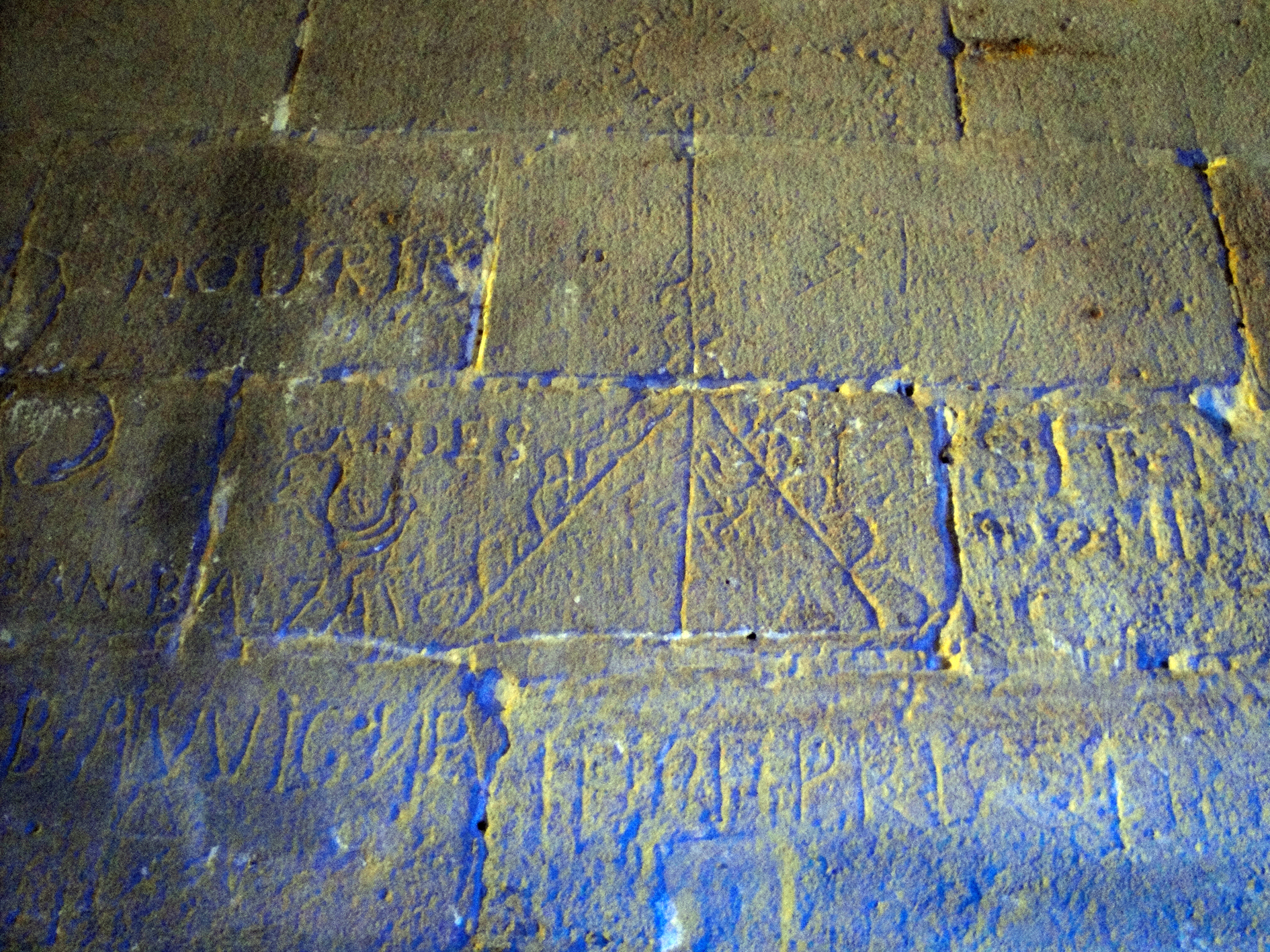 29.07.2018 Grafits i inscripccions.  Castell de Foix -  Jordi Bibià
