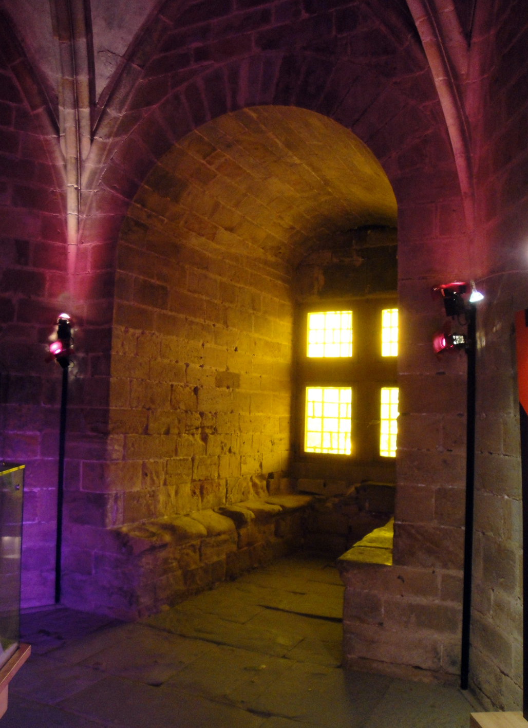 29.07.2018 Un dels espaiosos festejadors d'una de les torres.  Castell de Foix. -  Jordi Bibià