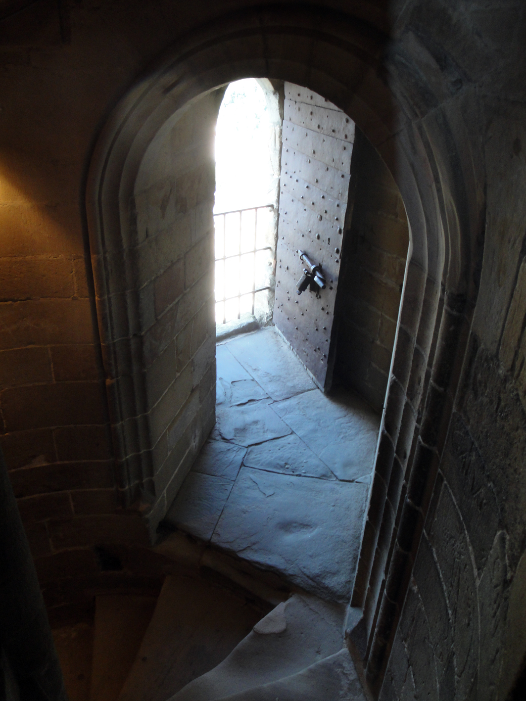 29.07.2018 Accès principal a una de les torres.  Castell de Foix. -  Jordi Bibià