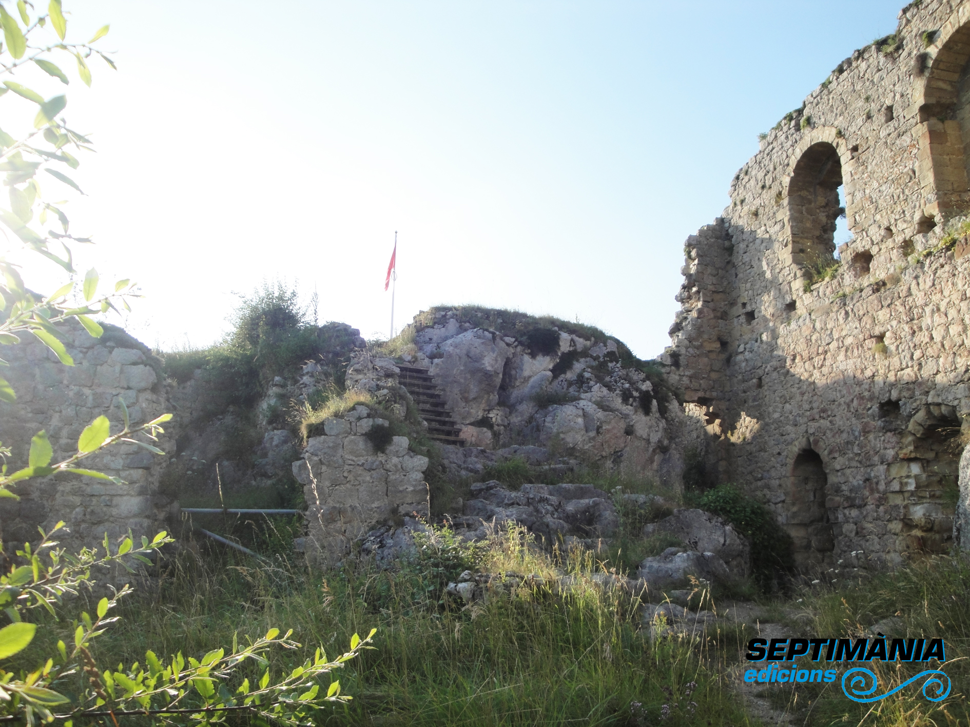 02.08.2018 Interior del castell.  Rocafixada -  Jordi Bibià