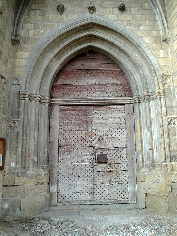 03.09.2019 Antiga i original porta d'accés al temple.  -  Jordi Bibià