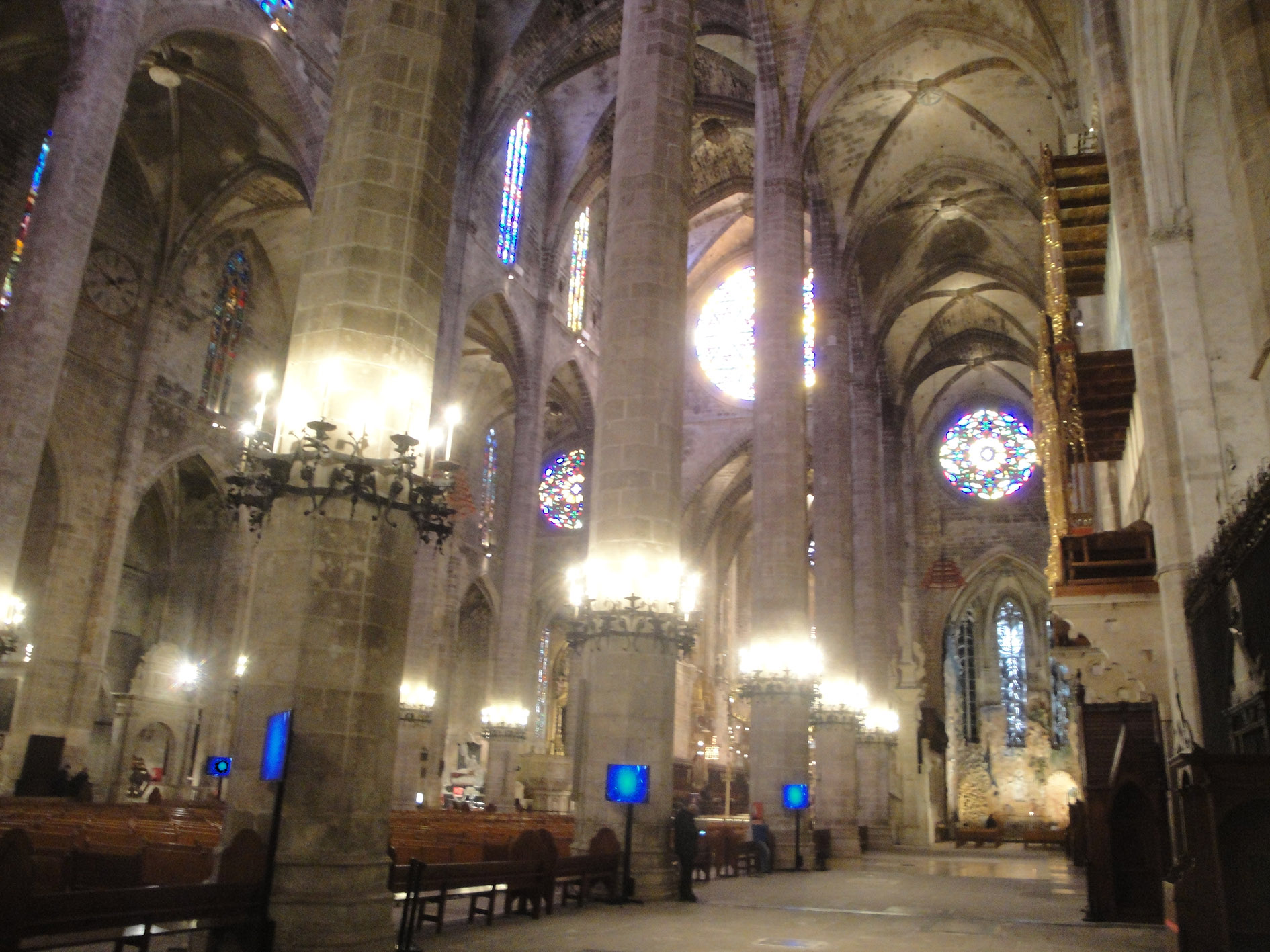 26.12.2019 Interior catedral.  Palma -  Jordi Bibià