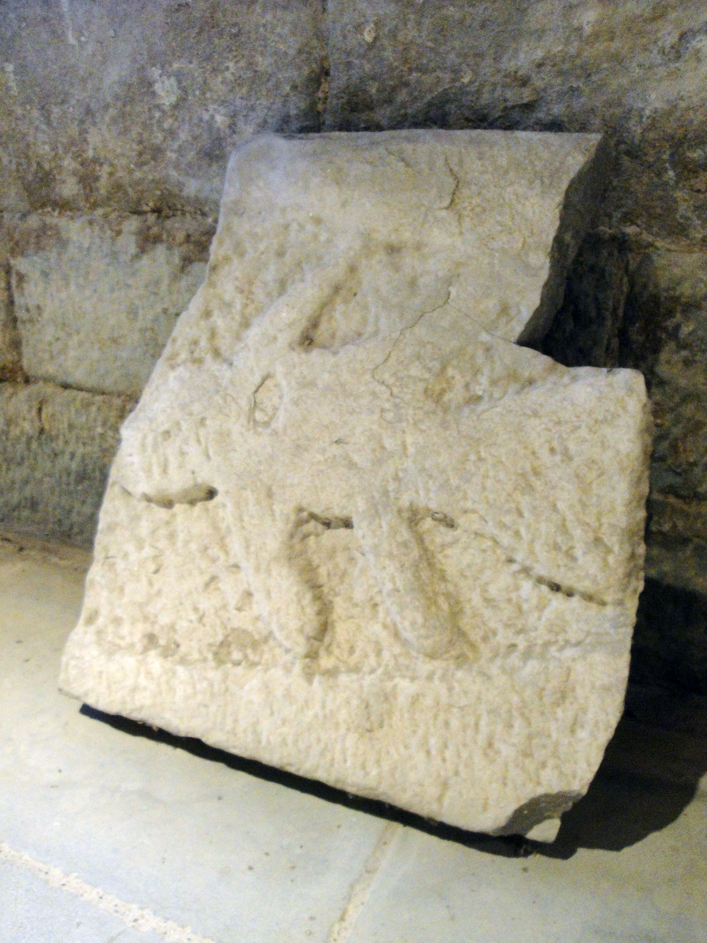 02.01.2020 Fragment llosa sepulcral.  Sant Pere de Ponts -  Jordi Bibià