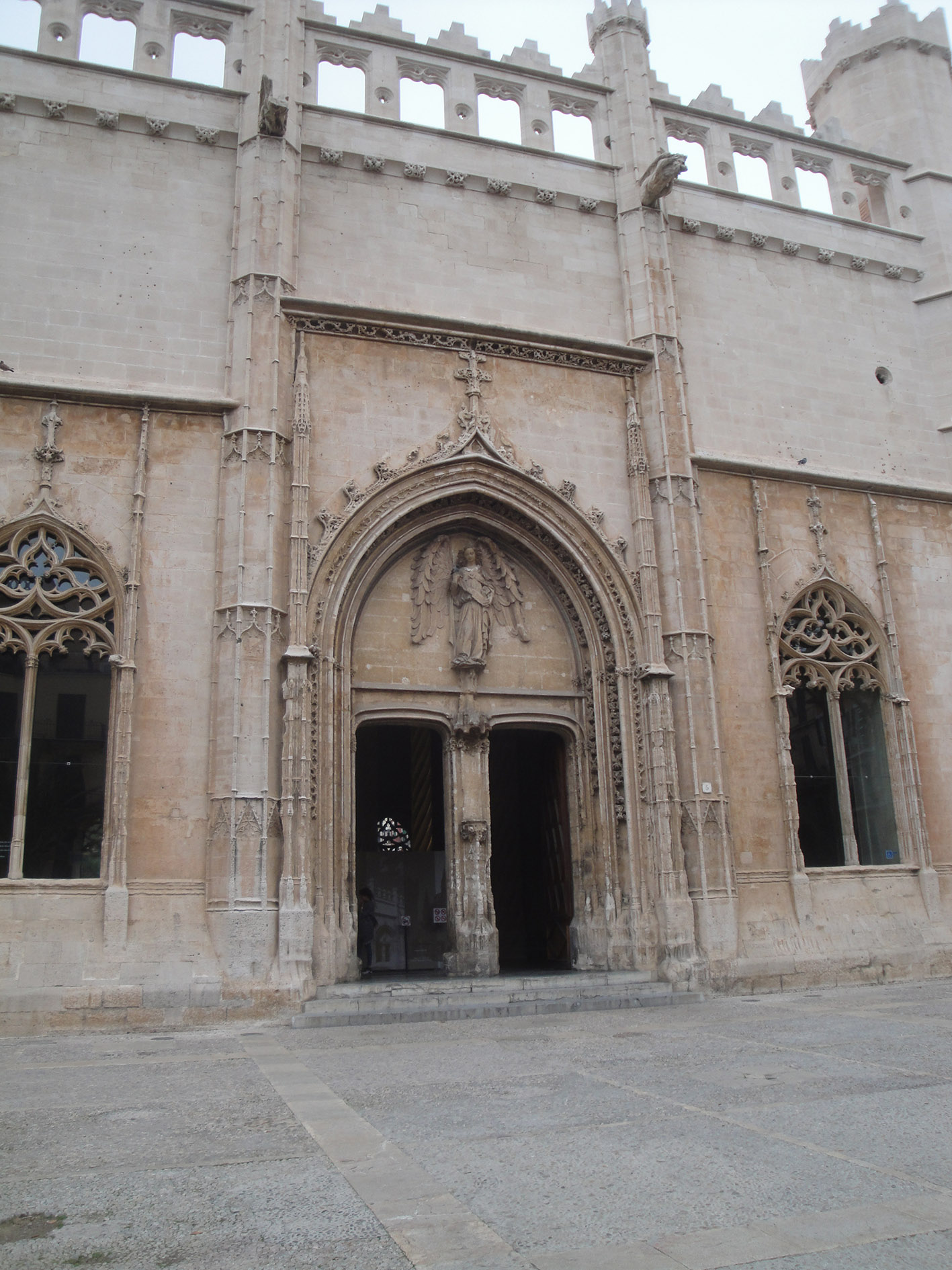 29.01.2020 La Llotja, Porta principal.  Palma -  Jordi Bibià