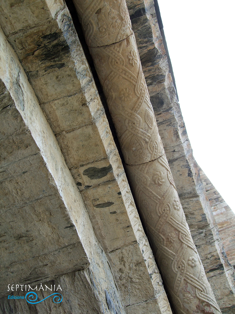 28.03.2021 Arquivoltes de la porta d'ingrès.  -  J. Bibià