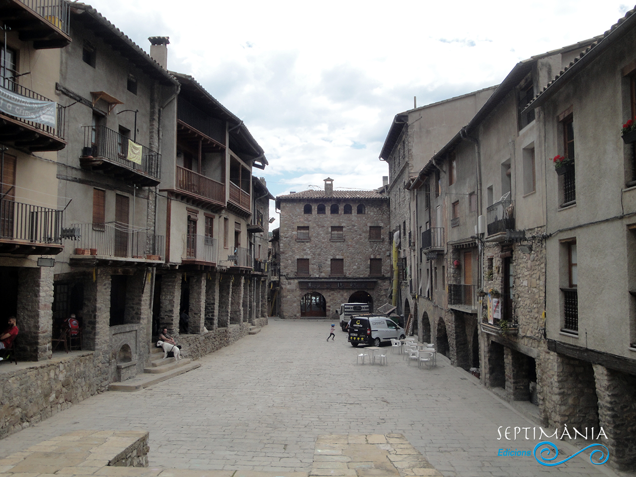 30.05.2021 Plaça de les Cent Donzelles.  Bagà. -  Autor