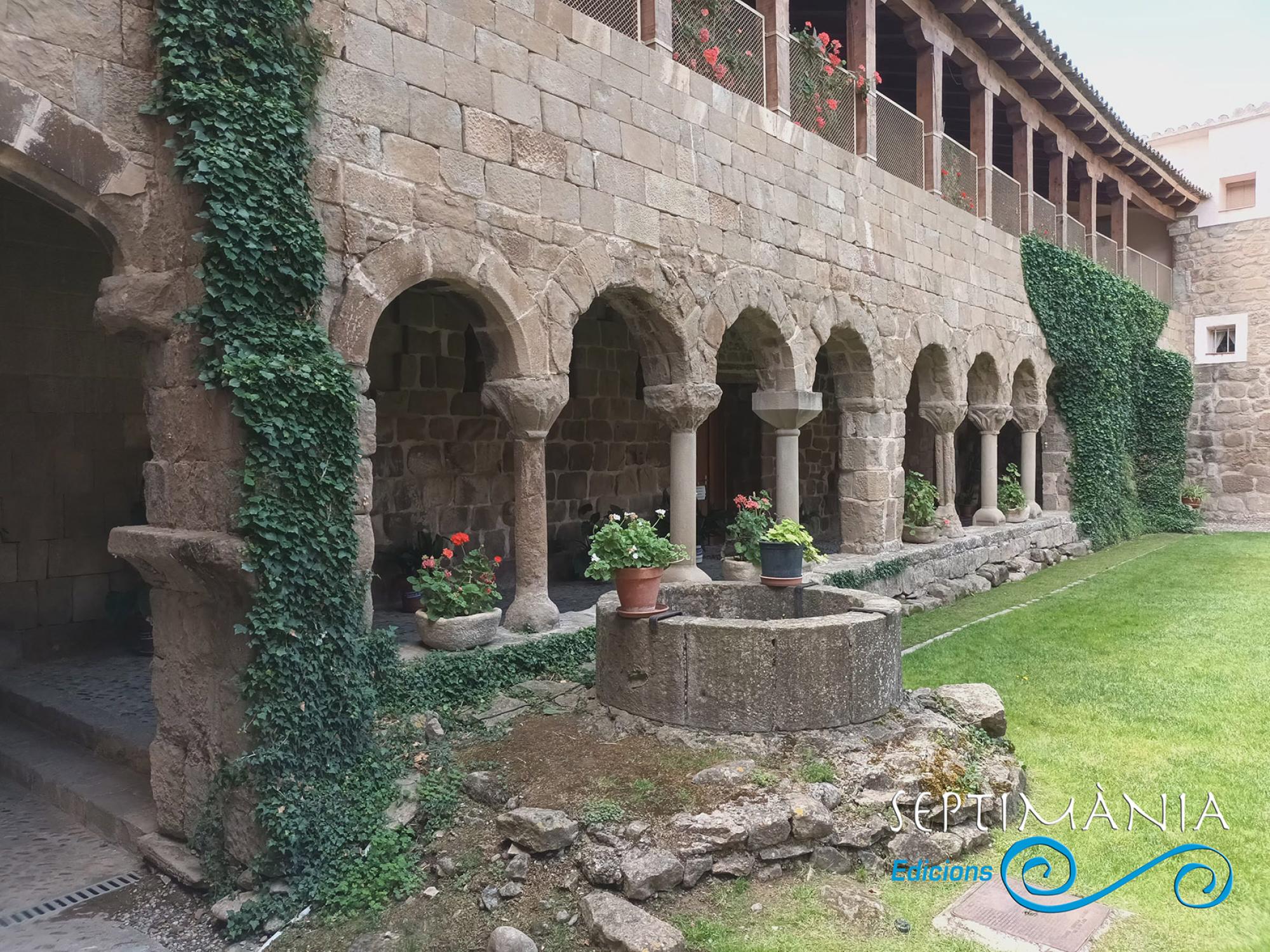 28.06.2023 Part del claustre del monestir benedictí de Gualter.  Gualter. La Baronia de Rialb. -  J. Bibià