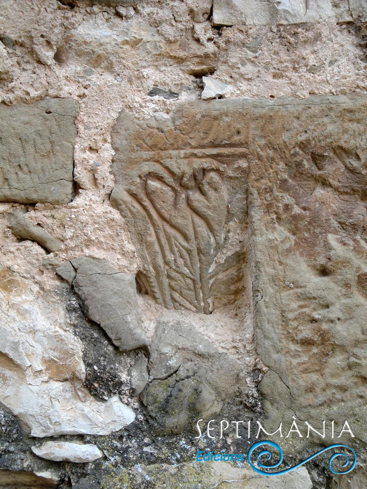 01.07.2023 Diferents elements reaprofitats en els murs de la nova església.  Granyena de Segarra. -  J. Bibià