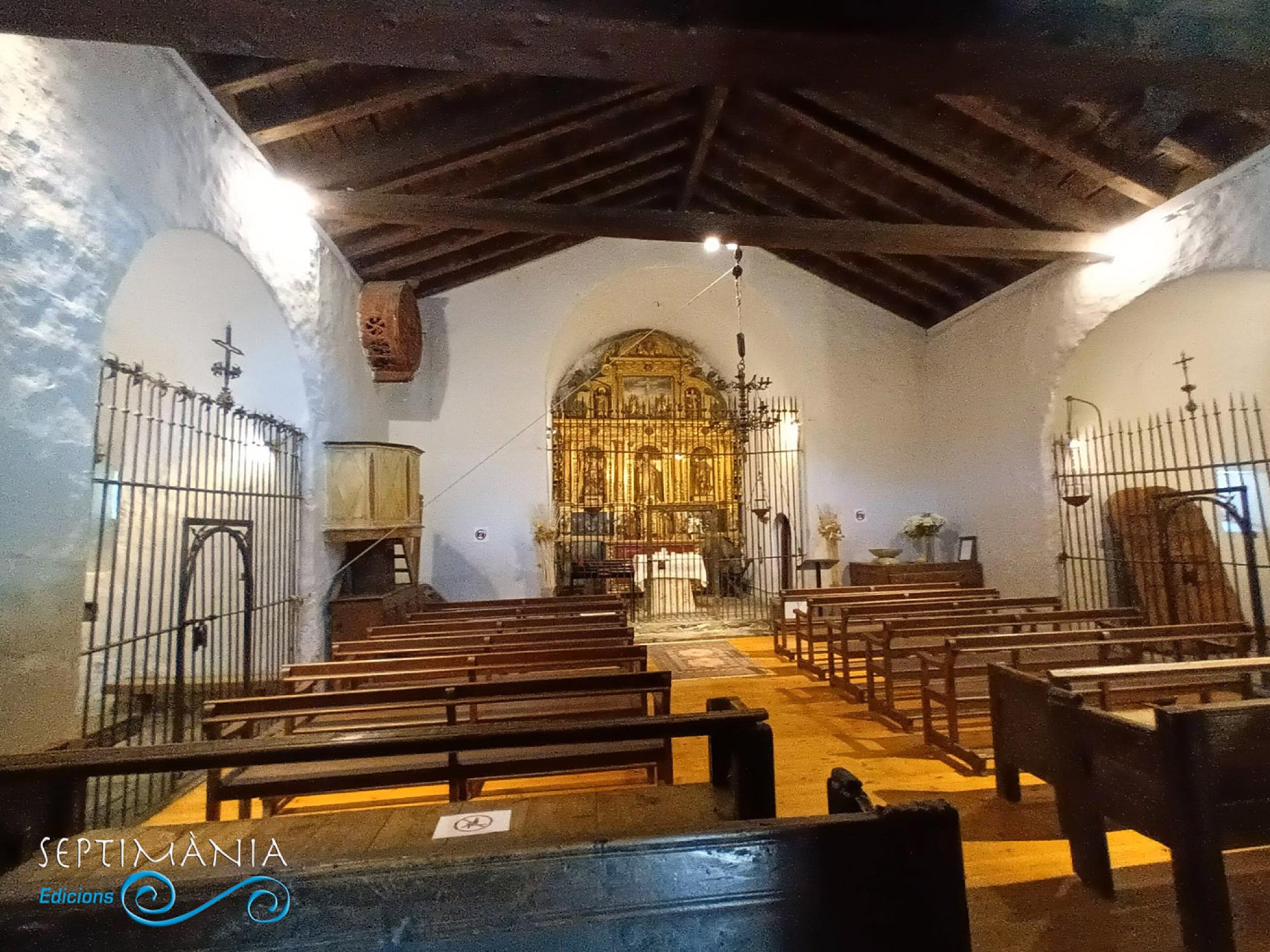 02.08.2023 Interior del temple amb predomini d'elements barrocs.  -  J. Bibià